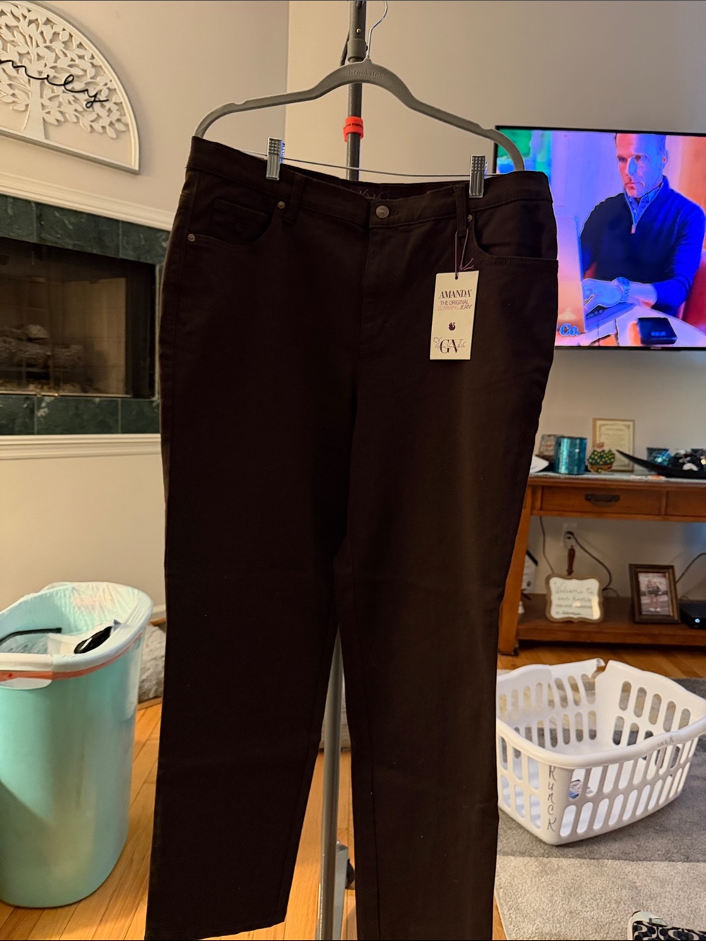 Amanda & Chelsea Women’s Dark Brown Straight Leg Jeans. NWT. Reg $52.